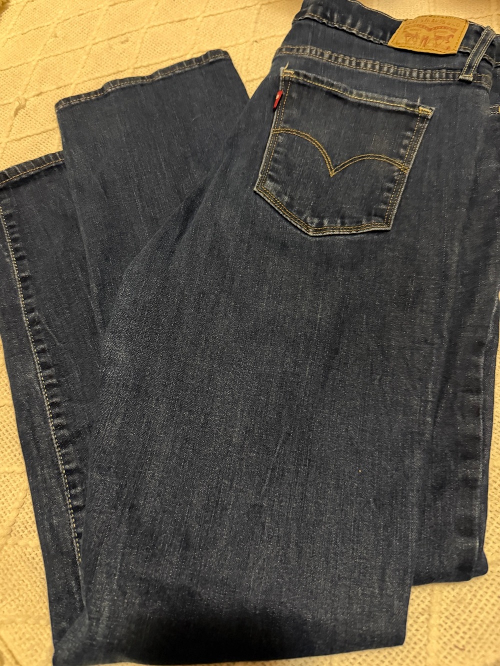 Women’s Levi's 314 Shaping Dark Blue Straight-Leg Jeans. 32/14.